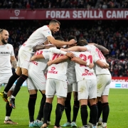 El Sevilla FC celebra el gol de Acuña ante el Getafe CF