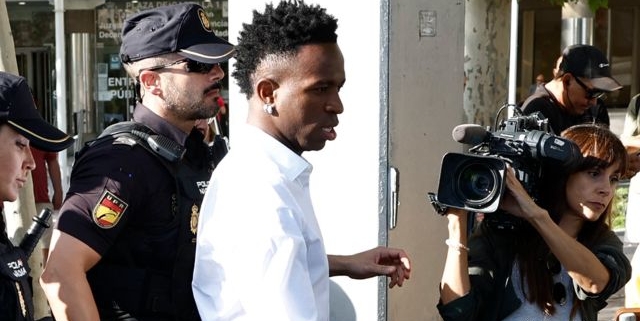 Vini Jr. declarado por insultos racistas en Mestalla