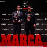 Ter Stegen y Lewandowski reciben los trofeos Zamora y Pichichi