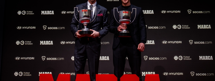 Ter Stegen y Lewandowski reciben los trofeos Zamora y Pichichi