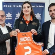 María Eraunzetamurgil, presentada con Luanvi en L'Alqueria del Basket