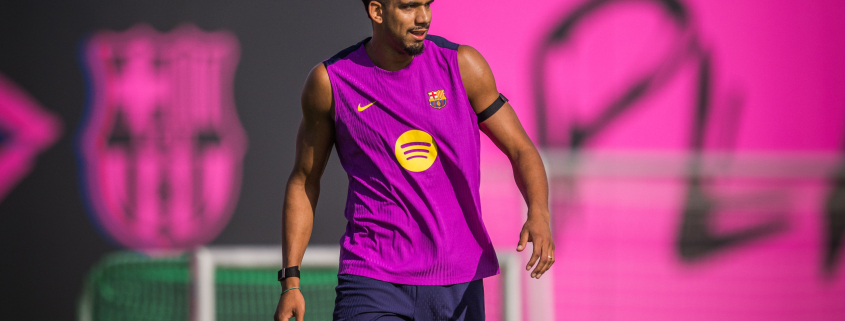 label.aria.barcelonabadge Araujo motivado para el Clásico El uruguayo sabe muy bien el reto que le espera en el Santiago Bernabéu y que la mejor manera de ganar es saliendo a disfrutarlo Primer Equipo label.aria.clock Hace 50 min