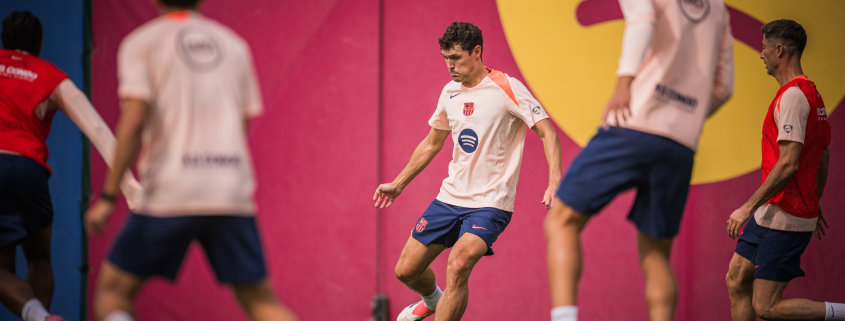 label.aria.barcelonabadge
                    

                        


                                
                                



                        
                        

                    
            



        

          
                
                        Back in for training
                        Blaugranes in to prepare for the Sevilla away match, with Fermín back on the grass but training separately
                
                
                        First Team

                        
                            
                            label.aria.clock






            32 mins ago