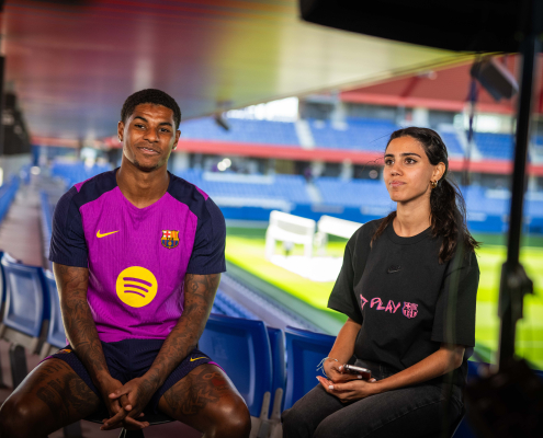 label.aria.barcelonabadge 'Estoy deseando que llegue mi primer Clásico' El delantero inglés se sienta en un directo exclusivo en el canal de Youtube del Club, respondiendo a las dudas de los socios, mientras comparte cómo se siente de cara al partido del Real Madrid con el primer equipo label.aria.clock hace 1 hora