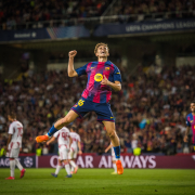 FC. Barcelona: label.aria.barcelonabadge La gran noche europea de Fermín El label.aria.barcelonabadge La gran noche europea de Fermín El centrocampista marca el primer hat-trick de su carrera ante el Olympiacos en su primer partido como titular desde su regreso de una lesión Primer Equipo label.aria.clock hace 2 horas