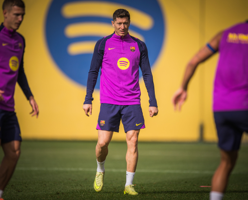 label.aria.barcelonabadge Lewy y Olmo entrenan en grupo En la Ciutat Esportiva el delantero y el centrocampista ofensivo realizan parte del trabajo con el grupo del primer equipo label.aria.clock Hace 52 min