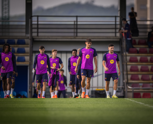 label.aria.barcelonabadge Plantilla para enfrentarse al Olympiacos Hansi Flick convoca a 23 hombres para el partido del martes contra el primer equipo del campeón griego label.aria.clock Hace 5 horas