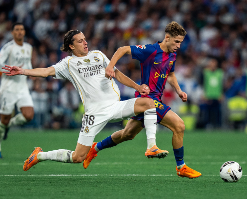label.aria.barcelonabadge Real Madrid - Barça 2-1: Derrota por la mínima en el Bernabéu Decepción en el Clásico que los blancos superan por un solo gol Primer Equipo label.aria.clock Hace 27 min