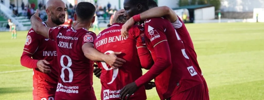 Un solvente Real Murcia se impone en el Maulí al Antequera para seguir escalando posiciones (0-2)