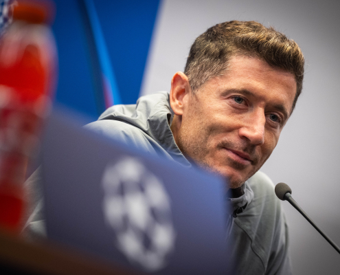 label.aria.barcelonabadge Lewandowski: 'Me siento muy bien físicamente' El delantero polaco sólo piensa en ganar y marcar goles para ayudar al equipo Primer Equipo label.aria.clock Hace 47 Mins
