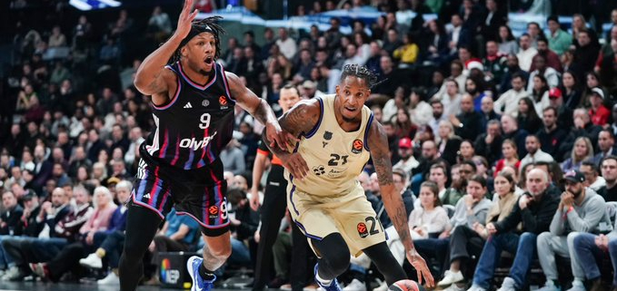 Ofrecida por asistencia Sin freno (69-85) Reloj baloncesto label.aria.clock Hace 48 Min