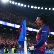 label.aria.barcelonabadge Doblete y jugador del partido para Jules Kounde El defensa francés marca dos goles para llevar al Barça a la remontada ante el primer equipo del Eintracht Frankfurt label.aria.clock Hace 2 horas