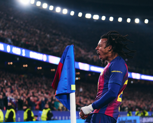 label.aria.barcelonabadge Doblete y jugador del partido para Jules Kounde El defensa francés marca dos goles para llevar al Barça a la remontada ante el primer equipo del Eintracht Frankfurt label.aria.clock Hace 2 horas