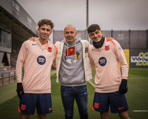 label.aria.barcelonabadge Dos caras nuevas y un visitante muy especial Andrés Iniesta asiste a la sesión, mientras que Fermín y De Jong, que se perdieron el partido ante el Atlético de Madrid, regresan al Primer Equipo label.aria.clock hace 1 hora