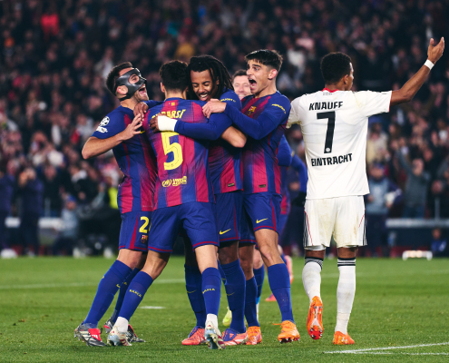 label.aria.barcelonabadge Kounde corona la remontada (2-1) Dos goles de cabeza del francés al inicio de la segunda parte sellan la victoria blaugrana en la primera noche europea en el Spotify Camp Nou Primer equipo label.aria.clock Hace 46 Mins