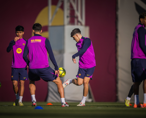 label.aria.barcelonabadge La convocatoria para enfrentarse al Atlético de Madrid Hansi Flick convoca a sus jugadores para la defensa de la Liga en Spotify Camp Nou (21:00 h, Movistar España) Primer equipo label.aria.clock Hace 44 min