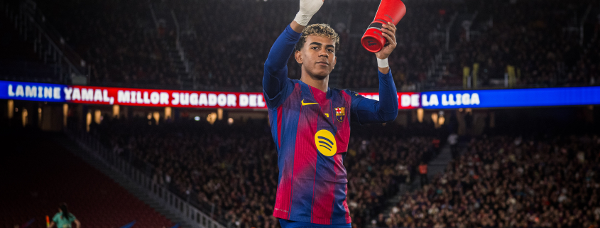 label.aria.barcelonabadge Lamine Yamal luce el trofeo de Jugador del Mes Antes del partido Barça-Osasuna, el extremo recibe el aplauso del público de Spotify en el Camp Nou Primera plantilla label.aria.clock Hace 5 horas