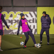 FC. Barcelona: label.aria.barcelonabadge Sesión de recuperación Jugadores entrenando tras la label.aria.barcelonabadge Sesión de recuperación Jugadores entrenando tras la victoria en el estadio de La Cartuja, pensando en el partido del Eintracht Frankfurt en el primer equipo de la Liga de Campeones label.aria.clock Hace 47 Mins