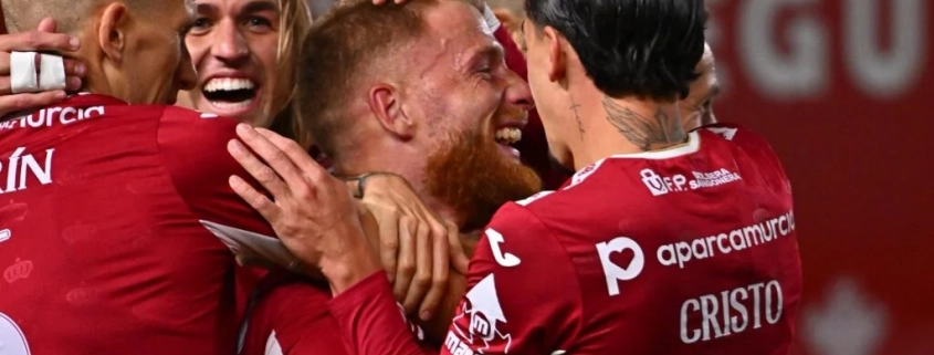 Un gran Real Murcia tira de casta y alarga su buena dinámica con su pase en Copa del Rey ante el Cádiz (3-2)