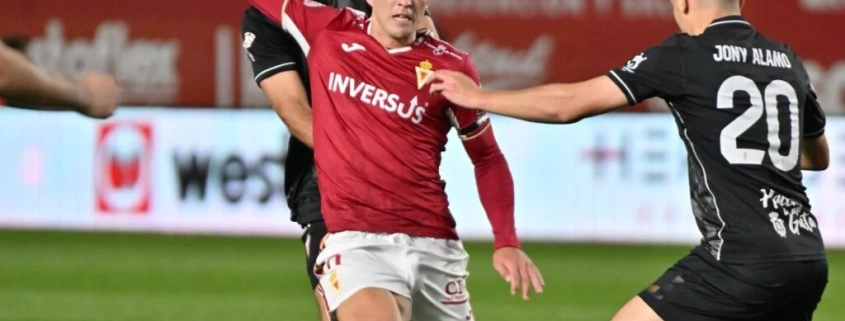 Un Real Murcia poco eficaz no consigue sumar ante el Algeciras (0-2)