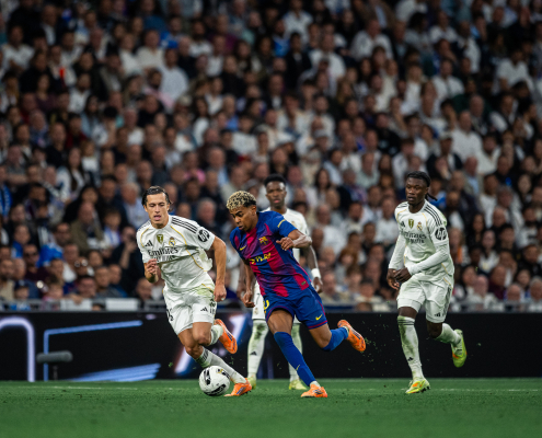 label.aria.barcelonabadge El Real Madrid en la final Los blancos derrotan al Atlético de Madrid por 2-1 en la segunda semifinal en la Ciudad Deportiva Rey Abdulaziz El primer equipo label.aria.clock Hace 49 Mins