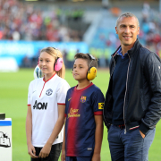 label.aria.barcelonabadge El hijo de Henrik Larsson, hombre peligroso del Copenhague Jordan Larsson, de 28 años, hijo del exdelantero del Barça, empezó su carrera en la Barça Academy y es el máximo goleador de los daneses en todas las competiciones esta temporada Primer Equipo label.aria.clock Hace 42 Mins