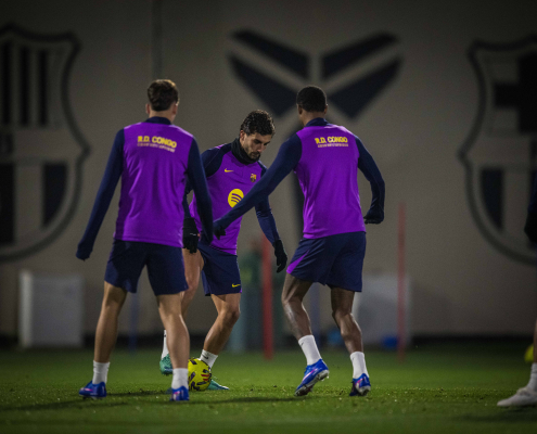 label.aria.barcelonabadge Entrenamientos para empezar 2026 Los blaugranes vuelven a entrenar en la Ciutat Esportiva y se centran de lleno en el Espanyol-Barça Primer equipo label.aria.clock Hace 1 hora