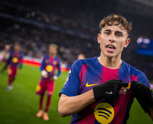 label.aria.barcelonabadge Espanyol - Barça 0-2: El último espectáculo gana el derbi Dos goles tardíos de Olmo y Lewandowski dan la victoria en un encuentro igualado e intenso en el que Joan García realizó varias intervenciones para salvar el partido Primer Equipo label.aria.clock Hace 13 Minutos