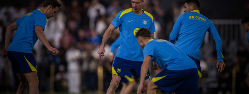 label.aria.barcelonabadge Última sesión previa a la final de la Supercopa La plantilla de Hansi Flick se ejercita en la Ciudad Deportiva Rey Abdullah, sede del partido del domingo contra el Real Madrid Primer Equipo label.aria.clock Hace 1 hora