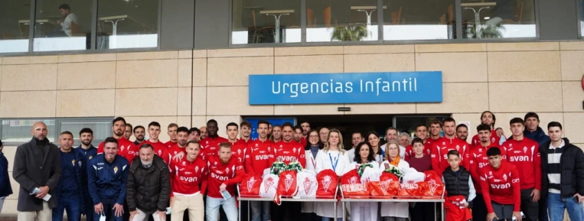 La primera plantilla visita el Hospital Clínico Universitario Virgen de la Arrixaca