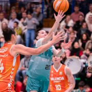 D.20: Ingeniería Ambiental CAB Estepona se hace fuerte en casa y vence al vigente campeón