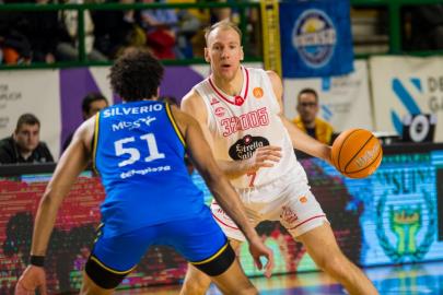 D.21: Cloud.Gal extrae petróleo contra Movistar Estudiantes rechazado
