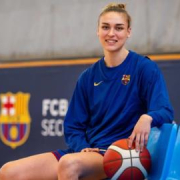 La jugadora Ariadna Pujol anuncia su retiro del baloncesto profesional
