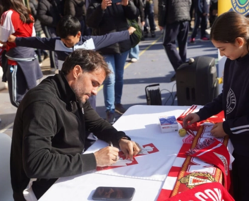 Pedro León transmite el murcianismo al Colegio Ana María Matute en Real Murcia al Cole