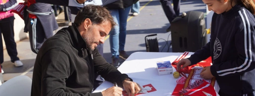 Pedro León transmite el murcianismo al Colegio Ana María Matute en Real Murcia al Cole