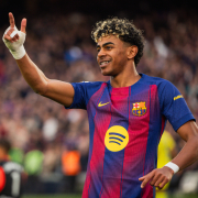 label.aria.barcelonabadge Barça - Villarreal 4-1: Lamine lidera el camino El primer hat-trick de Lamine Yamal y un gol tardío de Lewandowski aseguran una semana más en lo más alto de la clasificación de la Liga Primer equipo label.aria.clock Hace 36 minutos