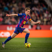 label.aria.barcelonabadge Frenkie de Jong lesionado El jugador holandés se lesiona el bíceps femoral inferior derecho exterior durante el entrenamiento de esta mañana y estará de baja entre cinco y seis semanas Primer equipo label.aria.clock Hace 32 Minutos
