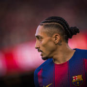 label.aria.barcelonabadge Gracias a asistencia--white Noticias sobre la lesión de Raphinha El brasileño sufre una distensión en el aductor del muslo derecho Primer Equipo label.aria.clock Hace 53 Mins