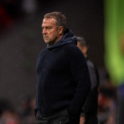 label.aria.barcelonabadge Hansi Flick: 'Podemos remontar' El técnico del Barça digiere la derrota ante el Atlético en la ida de semifinales de la Copa del Rey y mira hacia el partido de vuelta en Spotify Camp Nou Primer equipo label.aria.clock Hace 1 hora