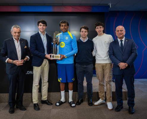 label.aria.barcelonabadge Lamine Yamal recibe el premio Aldo Rovira para la temporada 2024/25 El jurado elige al delantero blaugrana como mejor jugador de la pasada temporada Primer Equipo label.aria.clock Hace 1 hora