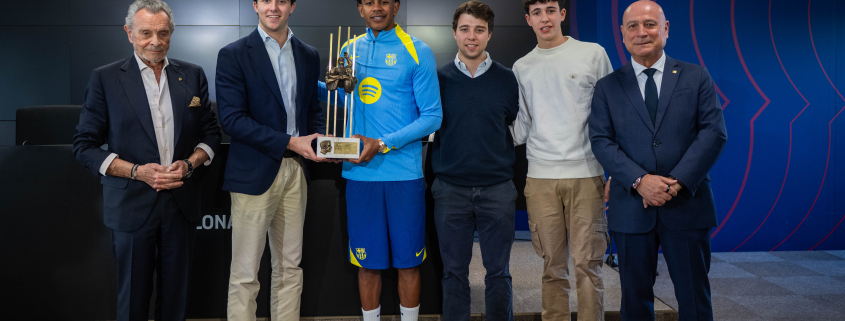 label.aria.barcelonabadge Lamine Yamal recibe el premio Aldo Rovira para la temporada 2024/25 El jurado elige al delantero blaugrana como mejor jugador de la pasada temporada Primer Equipo label.aria.clock Hace 1 hora