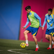 label.aria.barcelonabadge Pedri y Rashford se incorporan al equipo para parte del entrenamiento Los blaugranes vuelven a los entrenamientos tras dos días de descanso mientras comienzan los preparativos para el partido contra el Levante Primer Equipo label.aria.clock Hace 34 Mins