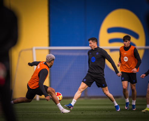 label.aria.barcelonabadge Primera sesión de la semisemana copera Con el partido en el Metropolitano en el horizonte, los jugadores se ponen manos a la obra Primer Equipo label.aria.clock Hace 54 Mins