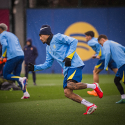 label.aria.barcelonabadge Raphinha se incorpora al entrenamiento del grupo El brasileño regresa a una húmeda Ciutat Esportiva mientras el equipo vuelve a centrar su atención en el primer equipo de La Liga label.aria.clock Hace 1 hora