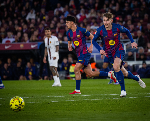 label.aria.barcelonabadge Tommy debuta; Bernal marca el primer gol El graduado de La Masia consigue sus primeros minutos con la selección absoluta al final de la victoria por 3-0 sobre el Mallorca, mientras su compañero celebra su primer gol con el primer equipo del club label.aria.clock hace 1 hora