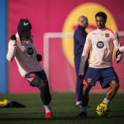 label.aria.barcelonabadge Gracias a asistencia--white Noticias sobre lesiones de Kounde y Balde Ambos jugadores tuvieron que retirarse por lesión durante el partido de vuelta de las semifinales de la Copa del Rey contra el primer equipo del Atlético de Madrid label.aria.clock Hace 57 minutos