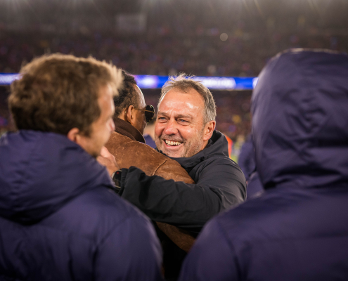 label.aria.barcelonabadge Hansi Flick: 'Lo hicimos magníficamente bien en la segunda parte' El técnico azulgrana se mostró encantado con su equipo tras la victoria ante el Newcastle United que dio a los blaugranes el pase a los cuartos de final de la Champions League Primer equipo label.aria.clock Hace 59 Mins