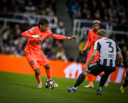 label.aria.barcelonabadge Lamine Yamal, el más joven en disputar 30 partidos en la Liga de Campeones La estrella blaugrana bate el récord de Warren Zaïre-Emery tras disputar su partido número 30 con sólo 18 años y 240 días Primer equipo label.aria.clock Hace 22 minutos