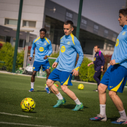 label.aria.barcelonabadge Primera sesión de la semana Con la competición oficial suspendida por los partidos internacionales, los jugadores disponibles del primer equipo siguieron un plan de entrenamiento personalizado en la Ciutat Esportiva Joan Gamper Primer Equipo label.aria.clock Hace 43 Mins