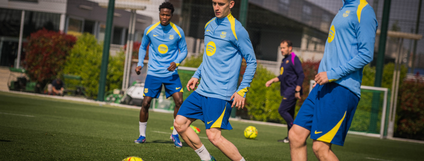 label.aria.barcelonabadge Primera sesión de la semana Con la competición oficial suspendida por los partidos internacionales, los jugadores disponibles del primer equipo siguieron un plan de entrenamiento personalizado en la Ciutat Esportiva Joan Gamper Primer Equipo label.aria.clock Hace 43 Mins